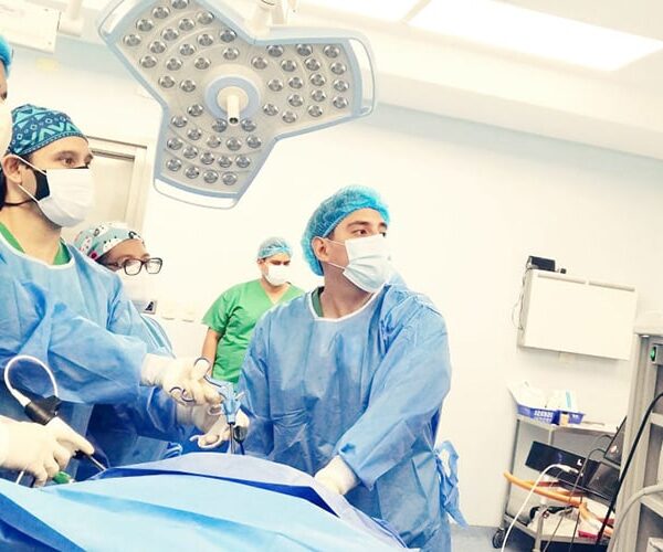 Cirujano-General-Guayaquil-Dr-Ricardo-Garcia-Cirujano-Clinica-Kennedy
