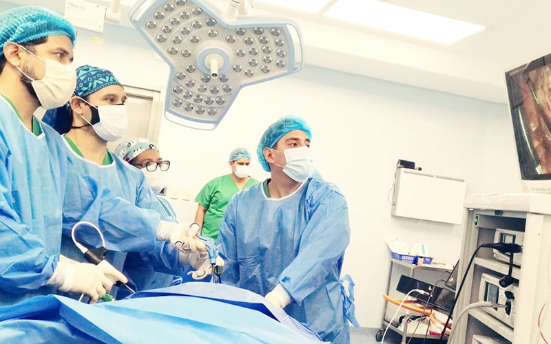 Cirujano-General-Guayaquil-Dr-Ricardo-Garcia-Cirujano-Clinica-Kennedy